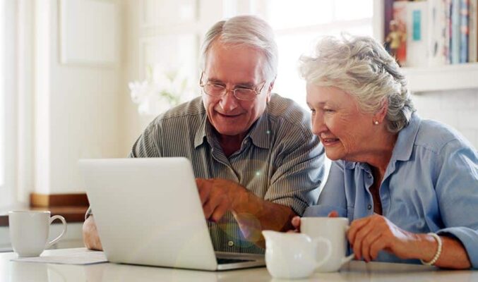 Seniors at Laptop